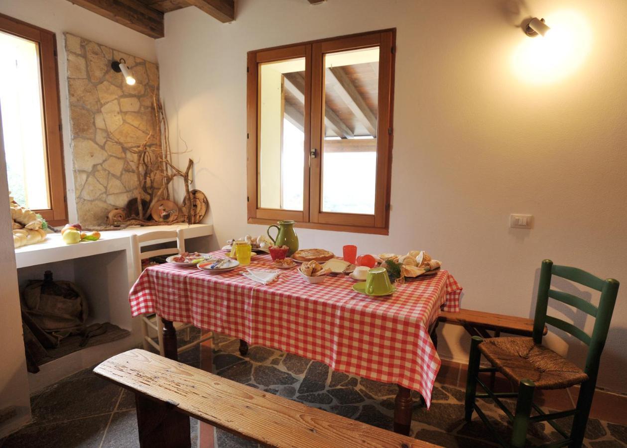 Lierus B&B Gonnosfanadiga Exterior photo